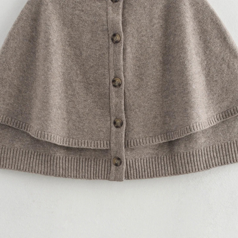 Women's Knitted Poncho Cape with Buttons Elegant, Warm and Versatile for Autumn/Winter