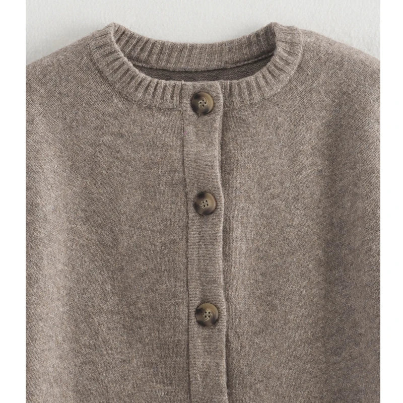 Women's Knitted Poncho Cape with Buttons Elegant, Warm and Versatile for Autumn/Winter