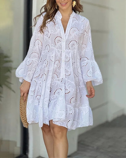 Elegant vintage summer dress in smooth lace with a V-neck, loose fit, and sheer details with embroidery.