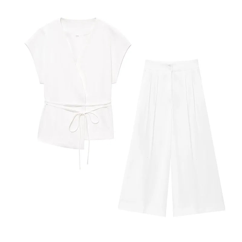 Women's Fashion pants and blouse set, consisting of a sleeveless blouse with a V-neck and tie detail, ideal for spring/summer.