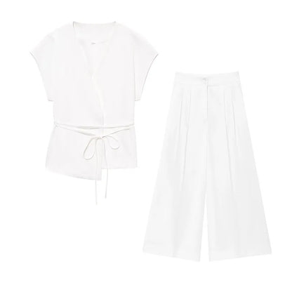 Women's Fashion pants and blouse set, consisting of a sleeveless blouse with a V-neck and tie detail, ideal for spring/summer.