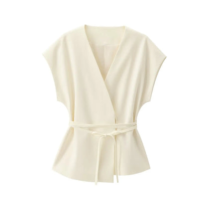 Women's Fashion pants and blouse set, consisting of a sleeveless blouse with a V-neck and tie detail, ideal for spring/summer.