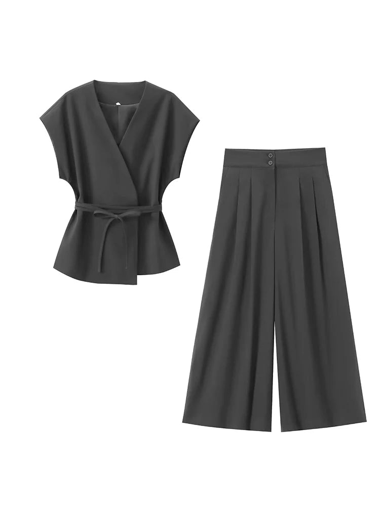 Women's Fashion pants and blouse set, consisting of a sleeveless blouse with a V-neck and tie detail, ideal for spring/summer.